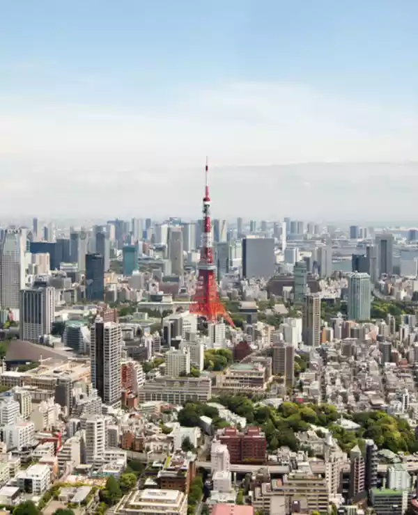 Et overblikk over skyline-en i Tokyo.